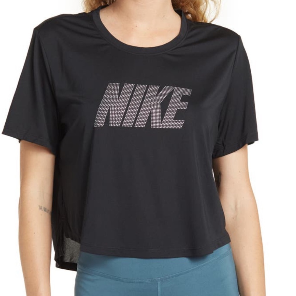 New w/tags Nike Drifit Crop Women’s size S